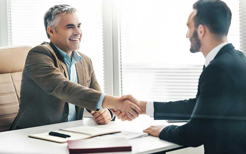 Lee más sobre el artículo CÓMO LAS EMPRESAS DE MERCADO MEDIO PUEDEN ENCONTRAR LOS MEJORES TALENTOS DE LIDERAZGO
