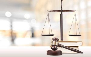 Lee más sobre el artículo IURA NOVIT CURIA Y EL PRINCIPIO DE CONGRUENCIA: ¿GARANTÍA O INDEFENSIÓN?