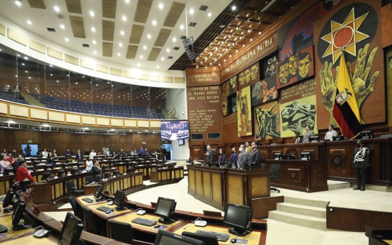 LA TENTACIÓN CONSTITUYENTE EN TIEMPOS DE FRAGILIDAD DEMOCRÁTICA