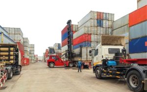 Lee más sobre el artículo INFRAESTRUCTURA, PRODUCTIVIDAD Y CRECIMIENTO: CÓMO LA LOGÍSTICA PUEDE REACTIVAR LA ECONOMÍA ECUATORIANA EN 2026