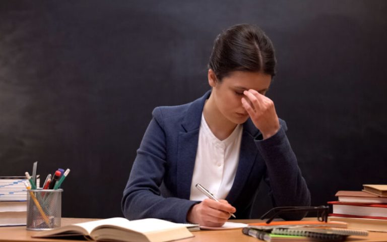 Violencia Comunitaria: Crisis Laboral del Docente Ecuatoriano